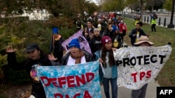 Desde que se anunció el final del programa DACA, miles de personas en todo el país, que son beneficiados, iniciaron distintas campañas para solicitar a senadores, gobernadores y otros políticos que apoyaran la solicitud de revocación.