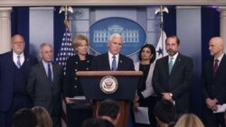 El vicepresidente de Estados Unidos, Mike Pence, brinda una sesión informativa sobre el coronavirus con miembros del Grupo de Trabajo en la Casa Blanca.