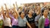 လက်ပံတောင်းတောင်ကြေးနီစီမံကိန်း ရပ်ဆိုင်းရေး ဒေသခံတွေ ဆန္ဒပြတောင်းဆိုနေစဉ် (၁၄ မတ် ၂၀၁၃)