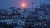 Se ve una explosión de un misil en el cielo sobre la ciudad durante un ataque con misiles rusos, en medio del ataque de Rusia contra Ucrania, en Kiev, Ucrania, el 7 de febrero de 2024. REUTERS/Gleb Garanich