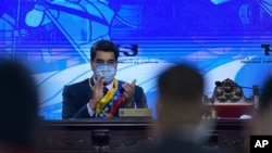 El presidente venezolano Nicolás Maduro aplaude durante una ceremonia del inicio de año judicial en la sede del Tribunal Supremo de Justicia (TSJ) en Caracas, el 22 de enero de 2021.
