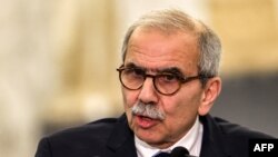 El nuevo primer ministro designado del Líbano, Nawaf Salam, pronuncia una declaración en el palacio presidencial de Baabda, al este de Beirut, el 14 de enero de 2025. AFP