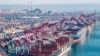 ARCHIVO - Los buques de carga y contenedores se ven en el puerto de Qingdao, en Qingdao, en la provincia de Shandong, en el este de China, el 4 de diciembre de 2024.
