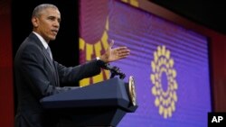 Con respecto al Acuerdo de Asociación Transpacífico (TPP), criticado duramente por el presidente electo de EE.UU., Donald Trump, Obama reiteró su "compromiso" con ese pacto y alertó de que no perseguir su ratificación es perjudicial para los intereses de Washington.