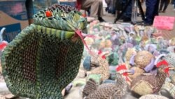 Las cobras hacen parte de las figuras más grandes que Luis Orlando ha construido. Foto: Karen Sánchez / VOA.