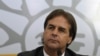 El presidente electo de Uruguay, Luis Lacalle Pou, ofrece una conferencia de prensa después de reunirse con el presidente saliente uruguayo, Tabaré Vázquez, en la Torre Presidencial Ejecutiva, en Montevideo.
