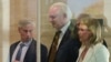 El fundador de WikiLeaks, Julian Assange, junto a su esposa y su abogado al entrar en la Corte Federal de las Islas Marianas del Norte, en Saipán, el 26 de junio de 2024.