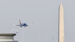 Mas de 300 funcionarios trabajan en el río Potomac en Washington DC recuperando cuerpos de víctimas de la tragedia aérea