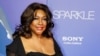 La chanteuse Mary Wilson, membre fondateur du groupe Motown The Supremes, arrive à la première du nouveau film "Sparkle". 