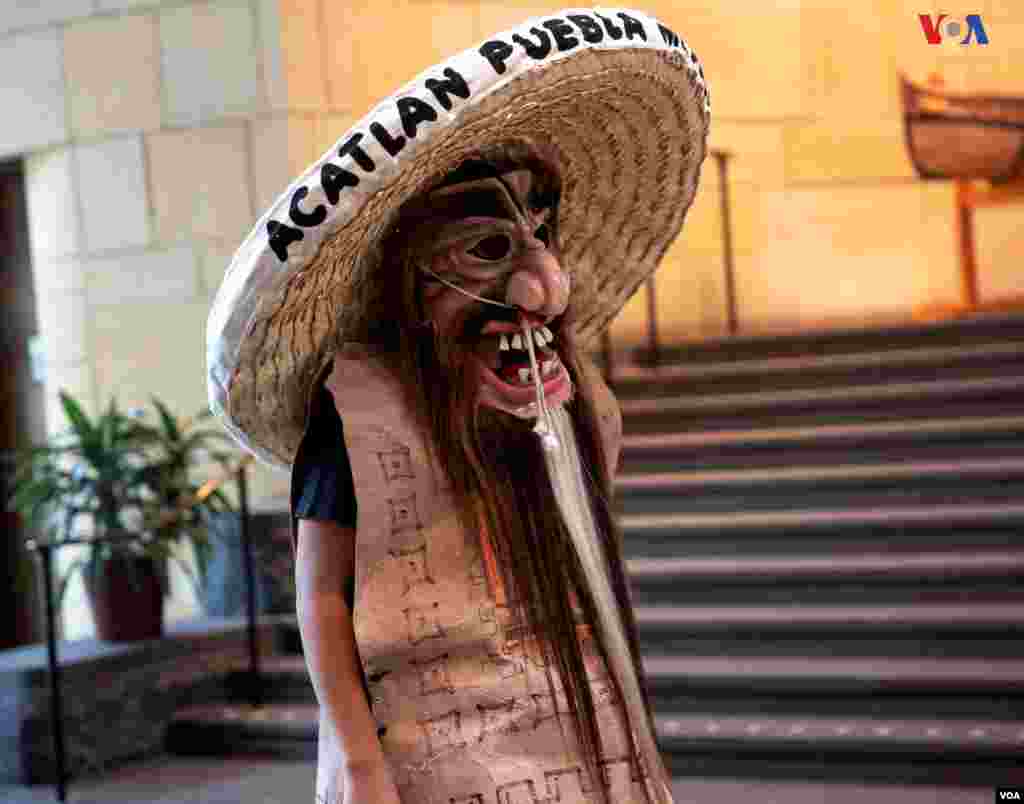 Bailarín mexicano en la celebración del Día de los Muertos en el museo Smithsonian. Washington DC, Octubre 2018.