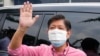 រូបឯកសារ៖ លោក Ferdinand 'Bongbong' Marcos Jr. គ្រវី​ដៃ​ទៅ​កាន់​ក្រុម​អ្នក​គាំទ្រ​របស់​លោក បន្ទាប់​ពី​លោក​បំពេញ​បែបបទ​ធ្វើ​ជា​បេក្ខជន​ប្រធានាធិបតី​ហ្វីលីពីន ថ្ងៃទី៦ ខែតុលា ឆ្នាំ២០២១ ទីក្រុង​ម៉ានីល ប្រទេស​ហ្វីលីពីន។