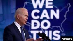 El presidente de los EE. UU., Joe Biden, habla sobre la respuesta del gobierno al coronavirus y el programa de vacunación desde el auditorio del South Court del edificio de oficinas ejecutivas Eisenhower en la Casa Blanca, el 6 de julio , 2021.