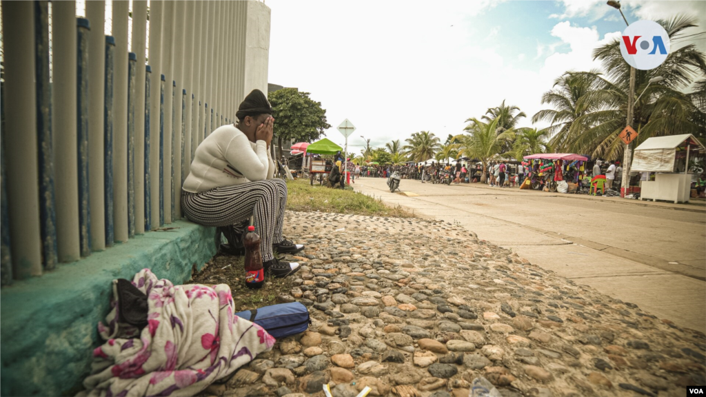 La desolaci&#243;n y angustia se apodera de los migrantes al enfrentarse con las duras condiciones para llegar a Necocl&#237;, paso obligatorio para los que buscan continuar su camino hacia Centroam&#233;rica.