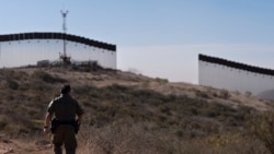 En El Paso, un bastión demócrata en un estado republicano, aseguran que la policía no cuenta con recursos para asumir funciones migratorias