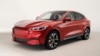 El nuevo auto, presentado en el fin de semana previo al show del automóvil de Los Ángeles, muestra el intento de Ford de ponerse en competencia con autos similares presentados ya por Tesla, General Motors y otros.