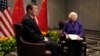 Ministrica finansija Janet Yellen sjedi pored kineskog zamjenika premijera Hea Lifenga u San Franciscu, 10. novembar 2023.