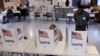 Para pemilih AS di negara bagian Virginia memberikan suara pada "Super Tuesday" di Falls Church, Virginia, Selasa (3 Maret 2020).
