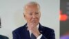 El presidente Joe Biden escucha durante una visita al Centro de Operaciones de Emergencia de Washington D.C., el martes 2 de julio de 2024, en Washington. 