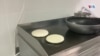 La arepa venezolana se reinventa en los Balcanes