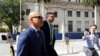Walt Nauta, asistente personal del expresidente estadounidense Donald Trump, llega al edificio de justicia federal James Lawrence King en Miami, el 6 de julio de 2023