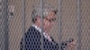 Gabriel Sterling hace una pausa en un edificio gubernamental, el lunes 14 de agosto de 2023, en Atlanta, Georgia. Sterling forma parte de un grupo de republicanos que defienden la seguridad y la integridad de las elecciones en Estados Unidos. (AP Photo/John Bazemore).