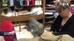 Žene iz Gračanice šiju vreće za spavanje za migrante i izbjeglice