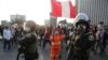 Las protestas continuaron el jueves en Perú, donde fue anunciado un nuevo gabinete mientras que los partidarios del destituido presidente Vizcarra seguían en las calles.