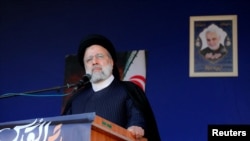 ARCHIVO - El presidente de Irán, Ebrahim Raisi, habla durante una ceremonia en Kerman, Irán, el 5 de enero de 2024.