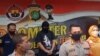 Tersangka SPM saat dihadirkan dalam konferensi pers yang digelar Polres Metro Depok pada Senin (15/6/2020). (Foto: Courtesy YouTube Azaz Tigor N)