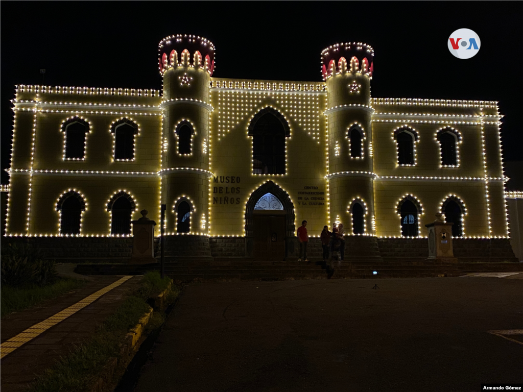 En la imagen la fachada nocturna del Museo de los Ni&#241;os, ubicado en el complejo Centro Costarricense de la Ciencia y la Cultura en San Jos&#233;, Costa Rica. Foto Armando G&#243;mez.