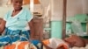 Un enfant de 2 ans dans le coma pour cause de paludisme. Sa mère est enceinte du 9ème enfant. Tshilundu, Kasai Oriental, RDC, 3 mars 2015. 