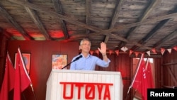 El secretario general de la OTAN, Jens Stoltenberg, da un discurso en un campamento juvenil en Utoya, Noruega, el 4 de agosto de 2022.