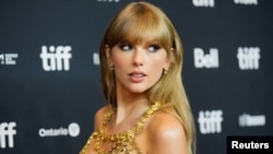 ARCHIVO: La cantante Taylor Swift llega para hablar en el Festival Internacional de Cine de Toronto (TIFF) en Toronto, Ontario, Canadá, el 9 de septiembre de 2022. REUTERS/Mark Blinch/Foto de archivo
