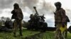Miembros del ejército ucraniano disparan en primera línea un proyectil desde un obús remolcado FH-70, mientras continúa el ataque de Rusia contra Ucrania, en la región de Zaporizhzhia, Ucrania, 27 de octubre de 2022.