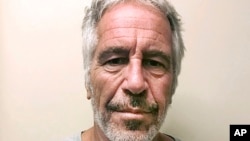 Foto suministrada por el Registro de Delincuentes Sexuales del Estado de Nueva York el 28 de marzo de 2017, del financista Jeffrey Epstein, ya fallecido.