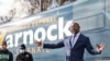 Le révérend Raphael Warnock, candidat sénatorial de Géorgie, s'adresse à ses partisans lors d'un événement de prospection le 5 janvier 2021 à Marietta, en Géorgie.