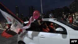 Aficionados argentinos del Newell's Old Boys participan en una caravana para pedirle a Lionel Messi que regrese a su antiguo equipo.