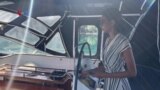 Perempuan Asal Surabaya Hidup Nomaden di Kapal, Bersihkan Plastik dari Pantai Norwegia