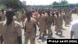 የኦነግ ሠራዊት በዛላንበሳ በኩል ወደ ኢትዮጵያ ሲገቡ (ፎቶ ፡ ሙሉጌታ አጽብሃ)