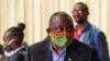 Le président sud-africain Cyril Ramaphosa visite les installations de traitement des maladies à coronavirus (COVID-19) à Johannesburg.