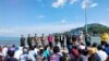  ဖေဖေါ်ဝါရီလ ၁ ရက်နေ့က ရနောင်းကနေ ကော့သောင်းဘက်ကို ပြန်လွှဲပြောင်းပေးတဲ့ လွတ်ရက်စေ့မြန်မာအလုပ်သမားများ။ (ဓာတ်ပုံ- Myanmar labour Attache)