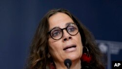 La canciller chilena, Antonia Urrejola, habla durante una conferencia de prensa en Santiago de Chile, el 5 de octubre de 2022.