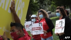 Partidarios de la National TPS Alliance, una organización de base formada por grupos de derechos de los inmigrantes, se reúnen en el Capitolio de los Estados Unidos el 15 de septiembre del 2020. 