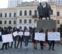 პირველი კლასიკური გიმნაზიის მოსწავლეთა პროტესტი ლუკა სირაძეზე პოლიციის ძალადობის გამო, 2019, ინტერპრესნიუსის ფოტო