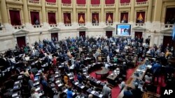 Los legisladores inician la sesión para discutir las reformas respaldadas por el presidente Javier Milei en Buenos Aires, Argentina, el jueves 27 de junio de 2024.