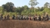 សមាជិក​នៃ​បណ្តាញ​សហគមន៍​ព្រៃឡង់ចុះល្បាតនៅក្នុងតំបន់អភិរក្សព្រៃឡង់។ (រូបថតដោយបណ្តាញ​សហគមន៍​ព្រៃឡង់)