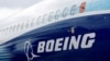 Logo kompanije Boeing na avionu 737 MAX na međunarodnoj avijatičarskoj izložbi u Farnboroughu u Velikoj Britaniji, 20. jula 2022. (Reuters/Peter Cziborra)