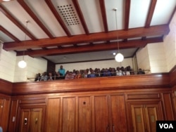 Abanye abantu akade besedale leHigh Court koBulawayo.