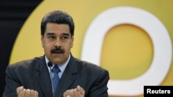 El presidente de Venezuela, Nicolás Maduro, implementó la moneda virtual "Petro".