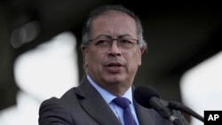 ARCHIVO - El presidente de Colombia, Gustavo Petro, habla durante una ceremonia de juramento del nuevo comandante del Ejército, en la academia y base militar José María Córdoba, en Bogotá, Colombia, el 31 de mayo de 2024.